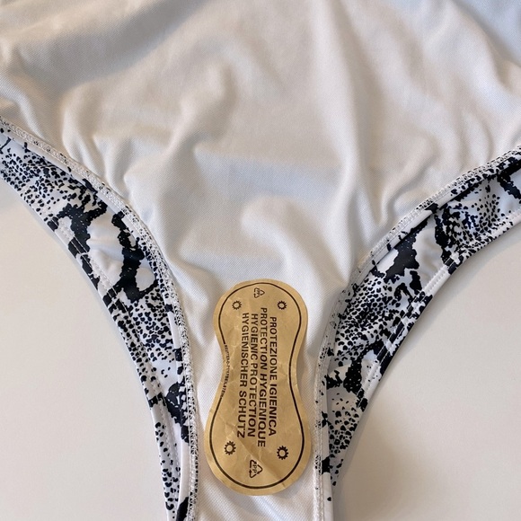 NWOT Snake print one piece swimsuit - Picture 4 of 5